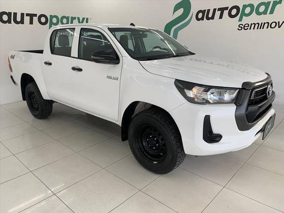 TOYOTA HILUX 2.8 D-4D TURBO DIESEL CD POWER PACK 4X4 MANUAL