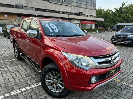 MITSUBISHI L200 TRITON 2.4 16V TURBO DIESEL SPORT HPE-S CD 4P 4X4 AUTOMÁTICO