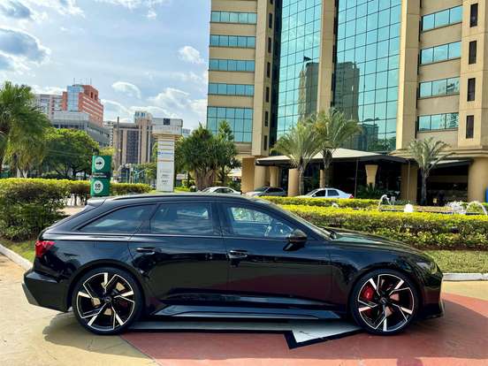 AUDI-RS6-2021