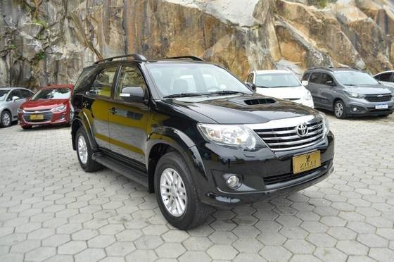 TOYOTA HILUX SW4 3.0 SRV 4X4 7 LUGARES 16V TURBO INTERCOOLER DIESEL 4P AUTOMÁTICO