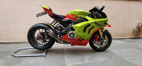 DUCATI-PANIGALE V4 S-2024