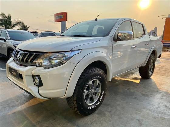 MITSUBISHI L200 TRITON 2.4 16V TURBO DIESEL SPORT HPE-S CD 4P 4X4 AUTOMÁTICO