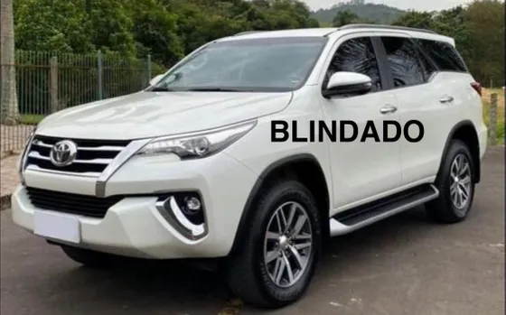 TOYOTA HILUX SW4 2.8 SRX 4X4 7 LUGARES 16V TURBO INTERCOOLER DIESEL 4P AUTOMÁTICO