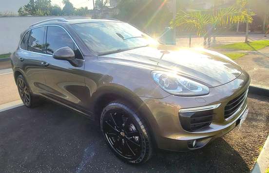 PORSCHE-CAYENNE-2015