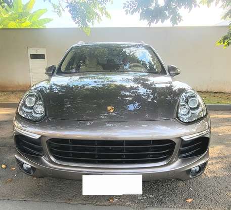PORSCHE-CAYENNE-2015
