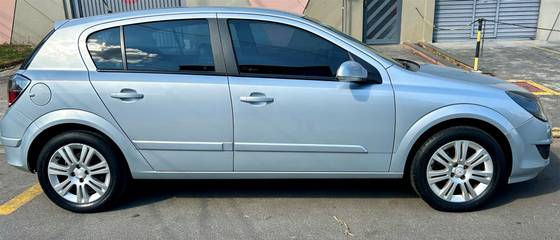 CHEVROLET VECTRA 2.0 MPFI GT HATCH 8V FLEX 4P AUTOMÁTICO
