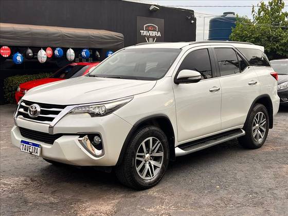 TOYOTA HILUX SW4 2.8 SRX 4X4 16V TURBO INTERCOOLER DIESEL 4P AUTOMÁTICO