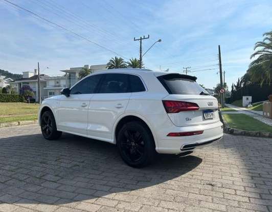 AUDI-Q5-2019