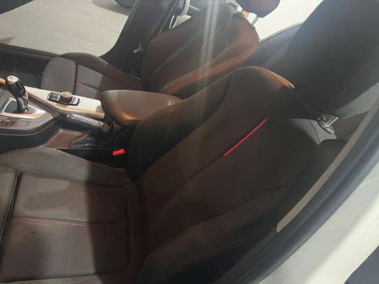 BMW-118i-2012