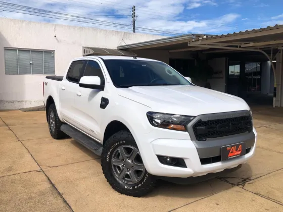 FORD RANGER 2.2 XLS 4X2 CD 16V DIESEL 4P AUTOMÁTICO
