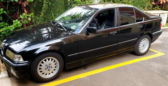 BMW-325i-1992