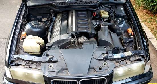 BMW-325i-1992
