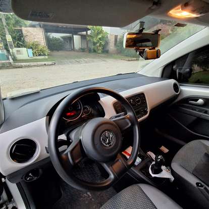 VOLKSWAGEN-UP-2016