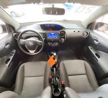 TOYOTA-ETIOS-2019
