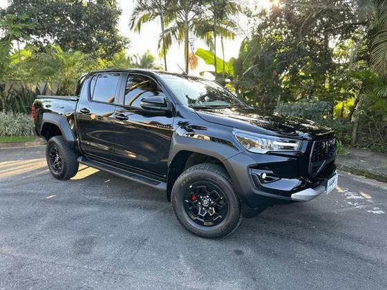 TOYOTA HILUX 2.8 D-4D TURBO DIESEL CD GR-S 4X4 AUTOMÁTICO