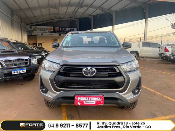 TOYOTA HILUX 2.8 D-4D TURBO DIESEL CD SR 4X4 AUTOMÁTICO