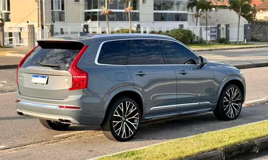 VOLVO-XC90-2021