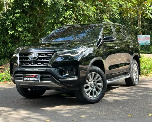 TOYOTA HILUX SW4 2.8 D-4D TURBO DIESEL SRX 7L 4X4 AUTOMÁTICO