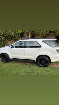 TOYOTA-HILUX SW4-2012