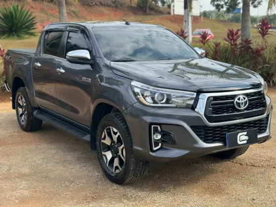 TOYOTA HILUX 2.8 SRX 4X4 CD 16V DIESEL 4P AUTOMÁTICO