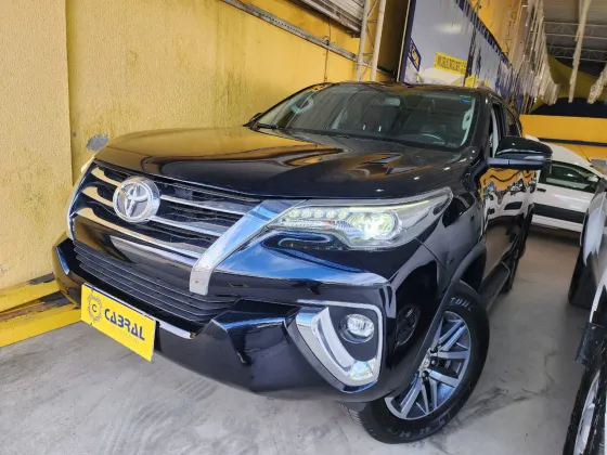 TOYOTA HILUX SW4 2.8 SRX 4X4 7 LUGARES 16V TURBO INTERCOOLER DIESEL 4P AUTOMÁTICO
