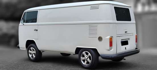 VOLKSWAGEN-KOMBI-1985