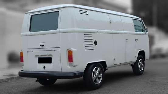 VOLKSWAGEN-KOMBI-1985