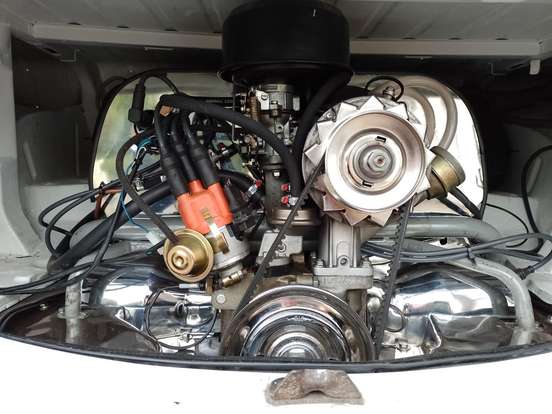 VOLKSWAGEN-KOMBI-1985