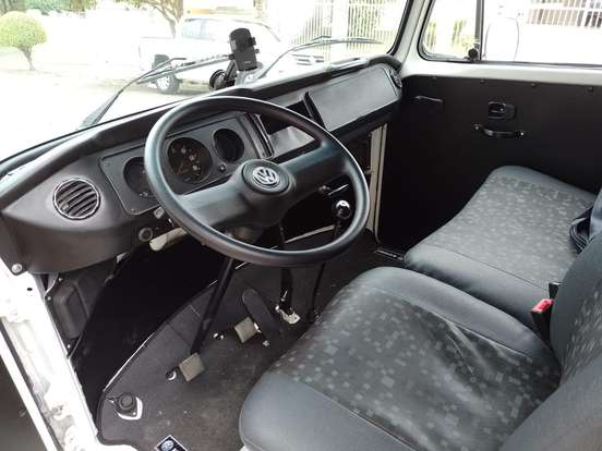 VOLKSWAGEN-KOMBI-1.6 FURGÃO 8V ÁLCOOL 3P MANUAL VOLKSWAGEN-KOMBI-1985