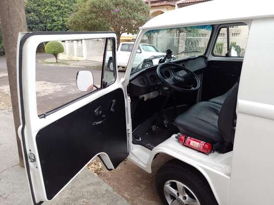 VOLKSWAGEN-KOMBI-1985