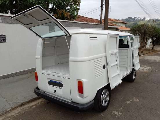VOLKSWAGEN-KOMBI-1.6 FURGÃO 8V ÁLCOOL 3P MANUAL VOLKSWAGEN-KOMBI-1985