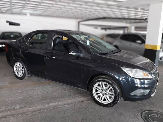 FORD FOCUS 2.0 GHIA SEDAN 16V GASOLINA 4P MANUAL