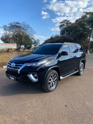 TOYOTA HILUX SW4 2.8 SRX 4X4 7 LUGARES 16V TURBO INTERCOOLER DIESEL 4P AUTOMÁTICO