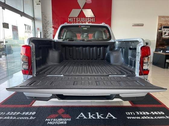 MITSUBISHI L200 TRITON 2.4 16V TURBO DIESEL SPORT HPE-S CD 4P 4X4 AUTOMÁTICO