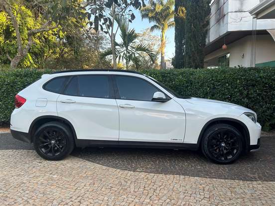 BMW-X1-2.0 16V TURBO ACTIVEFLEX SDRIVE20I 4P AUTOMÁTICO BMW-X1-2014