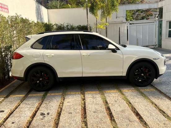 PORSCHE-CAYENNE-2010