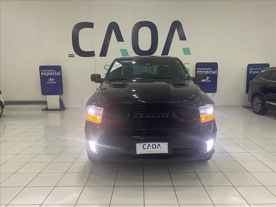 RAM CLASSIC 5.7 V8 GASOLINA LARAMIE NIGHT EDITION CD 4X4 AUTOMÁTICO