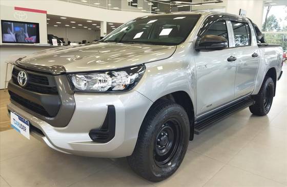 TOYOTA HILUX 2.8 D-4D TURBO DIESEL CD POWER PACK 4X4 MANUAL