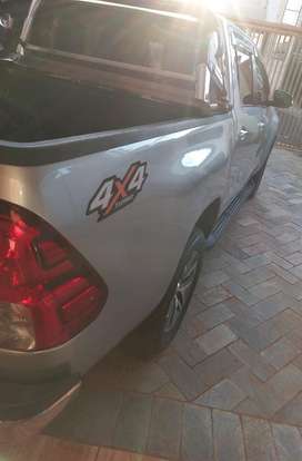 TOYOTA-HILUX-2017