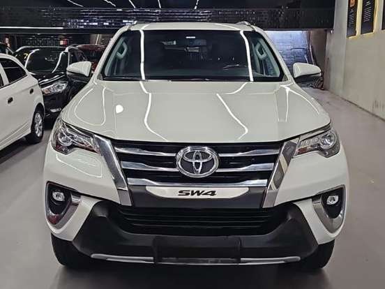 TOYOTA-HILUX SW4-2.8 SRX 4X4 7 LUGARES 16V TURBO INTERCOOLER DIESEL 4P AUTOMÁTICO TOYOTA-HILUX SW4-2019