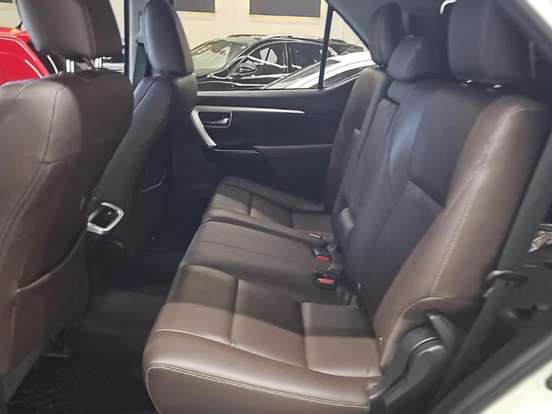 TOYOTA-HILUX SW4-2.8 SRX 4X4 7 LUGARES 16V TURBO INTERCOOLER DIESEL 4P AUTOMÁTICO TOYOTA-HILUX SW4-2019