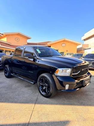 RAM CLASSIC 5.7 V8 GASOLINA LARAMIE NIGHT EDITION CD 4X4 AUTOMÁTICO
