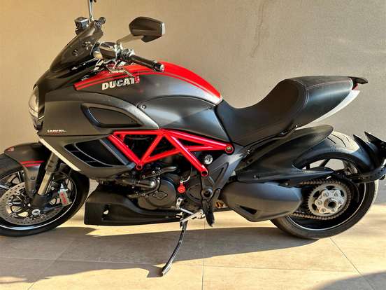 DUCATI-DIAVEL CARBON DUCATI-DIAVEL CARBON-2012