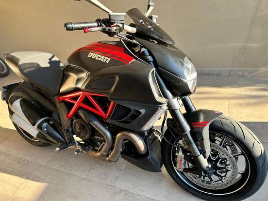 DUCATI-DIAVEL CARBON DUCATI-DIAVEL CARBON-2012