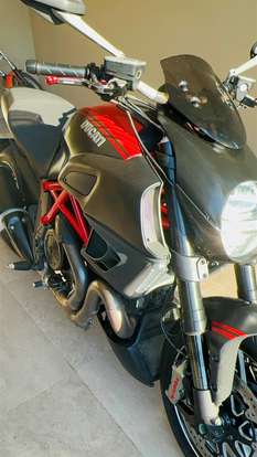 DUCATI-DIAVEL CARBON-2012