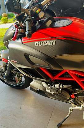 DUCATI-DIAVEL CARBON DUCATI-DIAVEL CARBON-2012