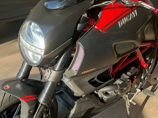 DUCATI-DIAVEL CARBON DUCATI-DIAVEL CARBON-2012
