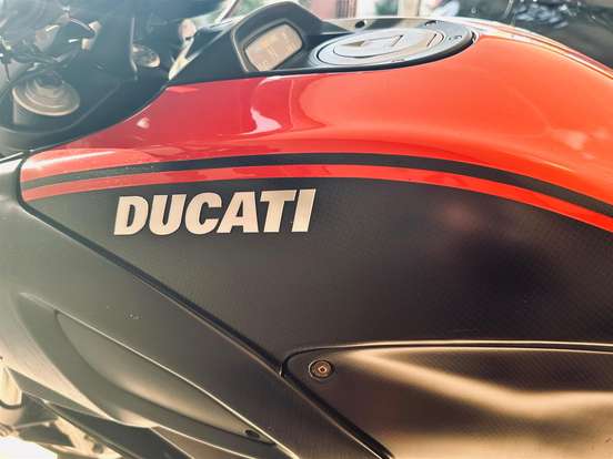 DUCATI-DIAVEL CARBON-2012