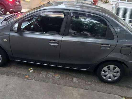TOYOTA-ETIOS-1.5 XS SEDAN 16V FLEX 4P MANUAL TOYOTA-ETIOS-2013