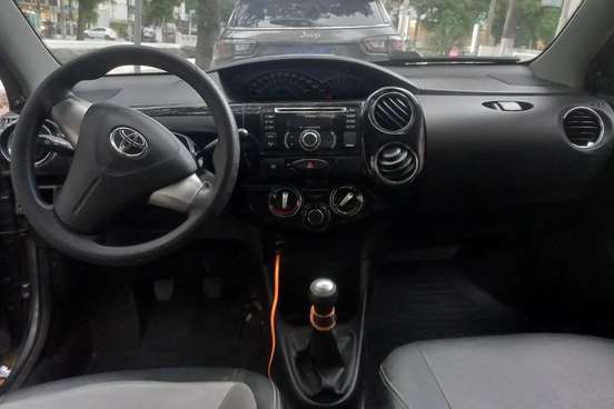 TOYOTA-ETIOS-2013